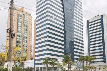 בית מלון כפרי Golden Tulip Porto Vitoria