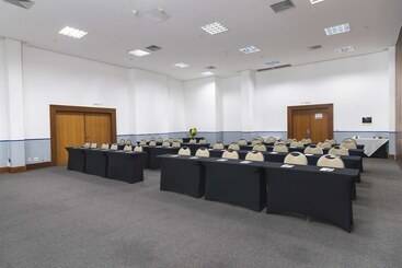 בית מלון כפרי Golden Tulip Porto Vitoria