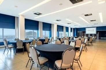 בית מלון כפרי Golden Tulip Porto Vitoria