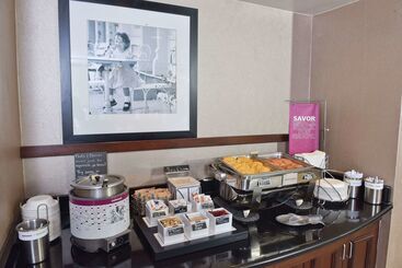 هتل Hampton Inn & Suites Alexandria