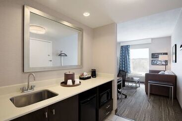 هتل Hampton Inn & Suites By Hilton Halifax   Dartmouth