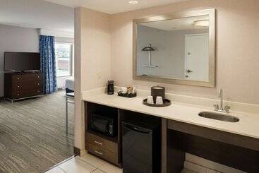 هتل Hampton Inn & Suites By Hilton Halifax   Dartmouth