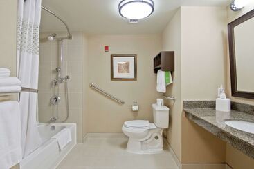 هتل Hampton Inn By Hilton North Bay