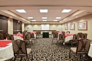هتل Hampton Inn By Hilton North Bay