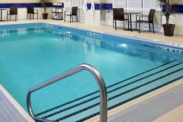 هتل Hampton Inn By Hilton North Bay