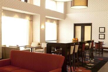 هتل Hampton Inn & Suites By Hilton Lethbridge
