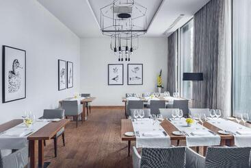 هتل Hilton Gdansk