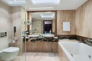 هتل Hilton Gdansk