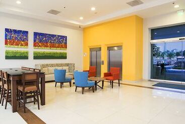 هتل Holiday Inn Express Manzanillo, An Ihg