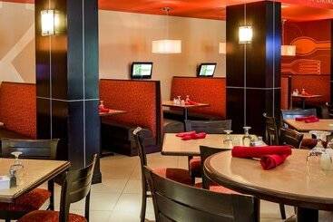 هتل Holiday Inn Express & Suites   Oklahoma City Airport, An Ihg