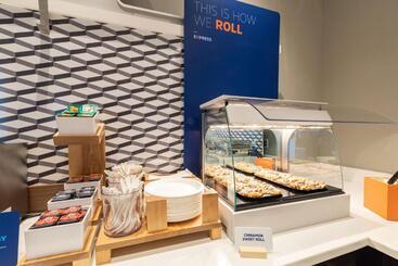 هتل Holiday Inn Express & Suites   Oklahoma City Airport, An Ihg