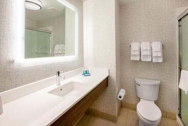 هتل Holiday Inn Express & Suites   Oklahoma City Airport, An Ihg