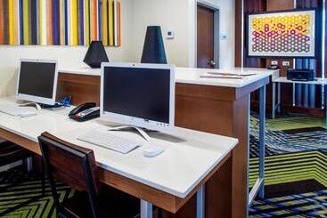 هتل Holiday Inn Express & Suites   Oklahoma City Airport, An Ihg