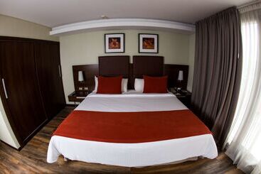 Howard Johnson La Cañada Hotel & Suites