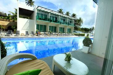 هتل Kc Beach Club & Pool Villas