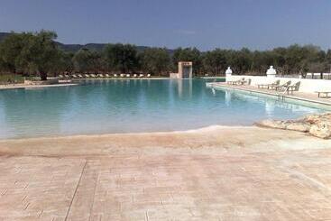 هتل Masseria Relais Del Cardinale