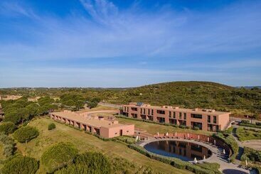 هتل Nau Morgado Golf & Country Club