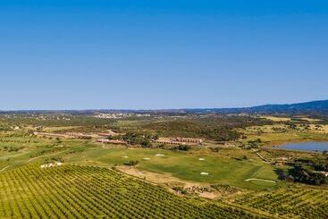 هتل Nau Morgado Golf & Country Club