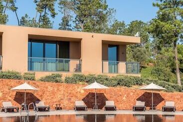 هتل Nau Morgado Golf & Country Club