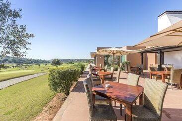 هتل Nau Morgado Golf & Country Club