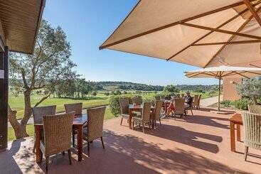 هتل Nau Morgado Golf & Country Club