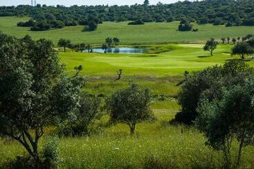 هتل Nau Morgado Golf & Country Club