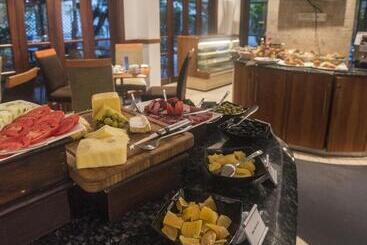 Protea Hotel By Marriott Dar Es Salaam Oyster Bay