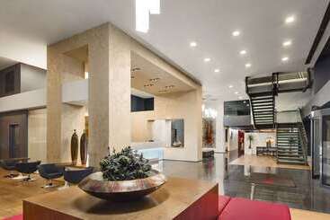 هتل Ramada By Wyndham Oradea