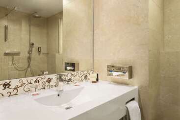 هتل Ramada By Wyndham Oradea