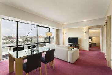 هتل Ramada By Wyndham Oradea