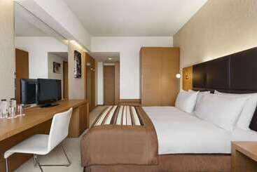 هتل Ramada By Wyndham Oradea