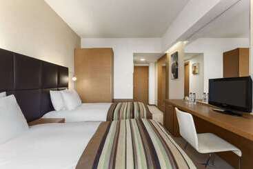 هتل Ramada By Wyndham Oradea