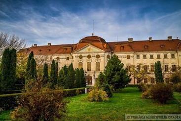 هتل Ramada By Wyndham Oradea