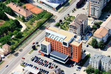 هتل Ramada By Wyndham Oradea
