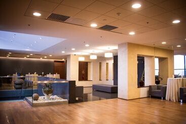 هتل Ramada By Wyndham Oradea
