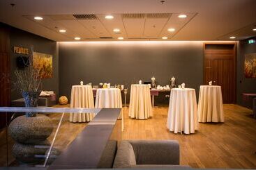 هتل Ramada By Wyndham Oradea