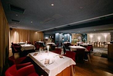 هتل Ramada By Wyndham Oradea