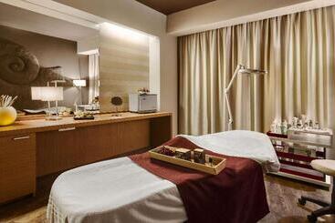 هتل Ramada By Wyndham Oradea