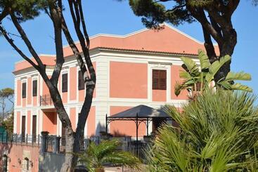هتل Relais Villa Giuliana