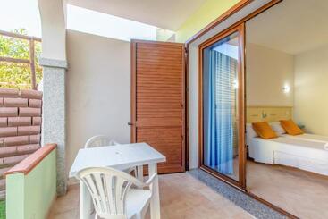 هتل Mimose Beach Village