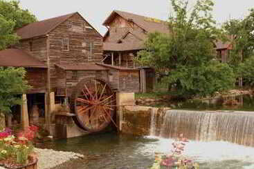 هتل Springhill Suites Pigeon Forge