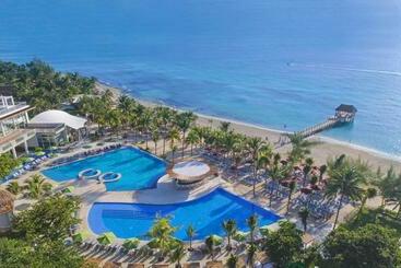 The Fives Beach Hotel & Residences - All Inclusive