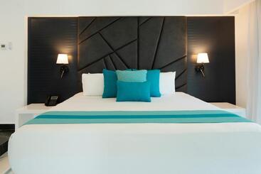 The Fives Beach Hotel & Residences - All Inclusive