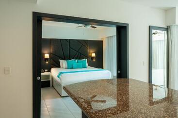The Fives Beach Hotel & Residences - All Inclusive
