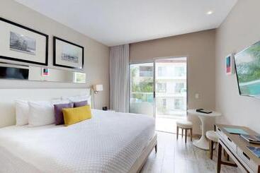 The Fives Beach Hotel & Residences - All Inclusive