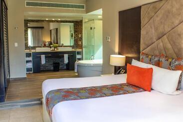 The Fives Beach Hotel & Residences - All Inclusive