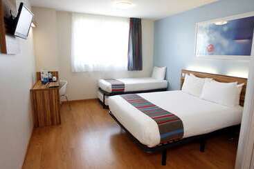 هتل Travelodge Valencia Aeropuerto