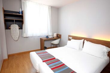 ホテル Travelodge Valencia Aeropuerto