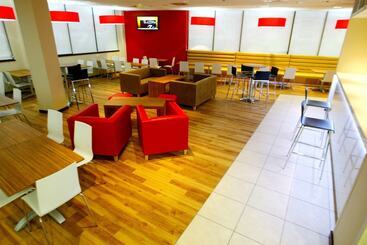 هتل Travelodge Valencia Aeropuerto