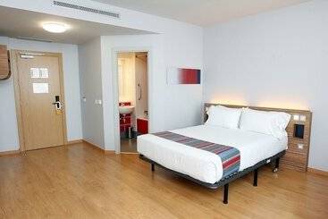 هتل Travelodge Valencia Aeropuerto